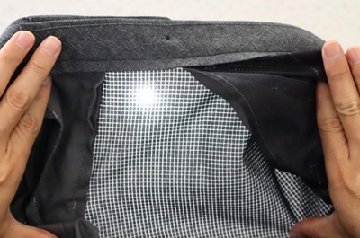 ＜無数の穴（ドット状の通気孔）＞ 濃色系のパンツには 清涼素材の裏地を付け透け感を防止