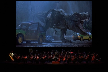 圧倒的な映像、迫力の生演奏でコンサートホールが『ジュラシック・パーク』に！！ 本日11月18日(木)12:00より、チケット最速先行販売開始！