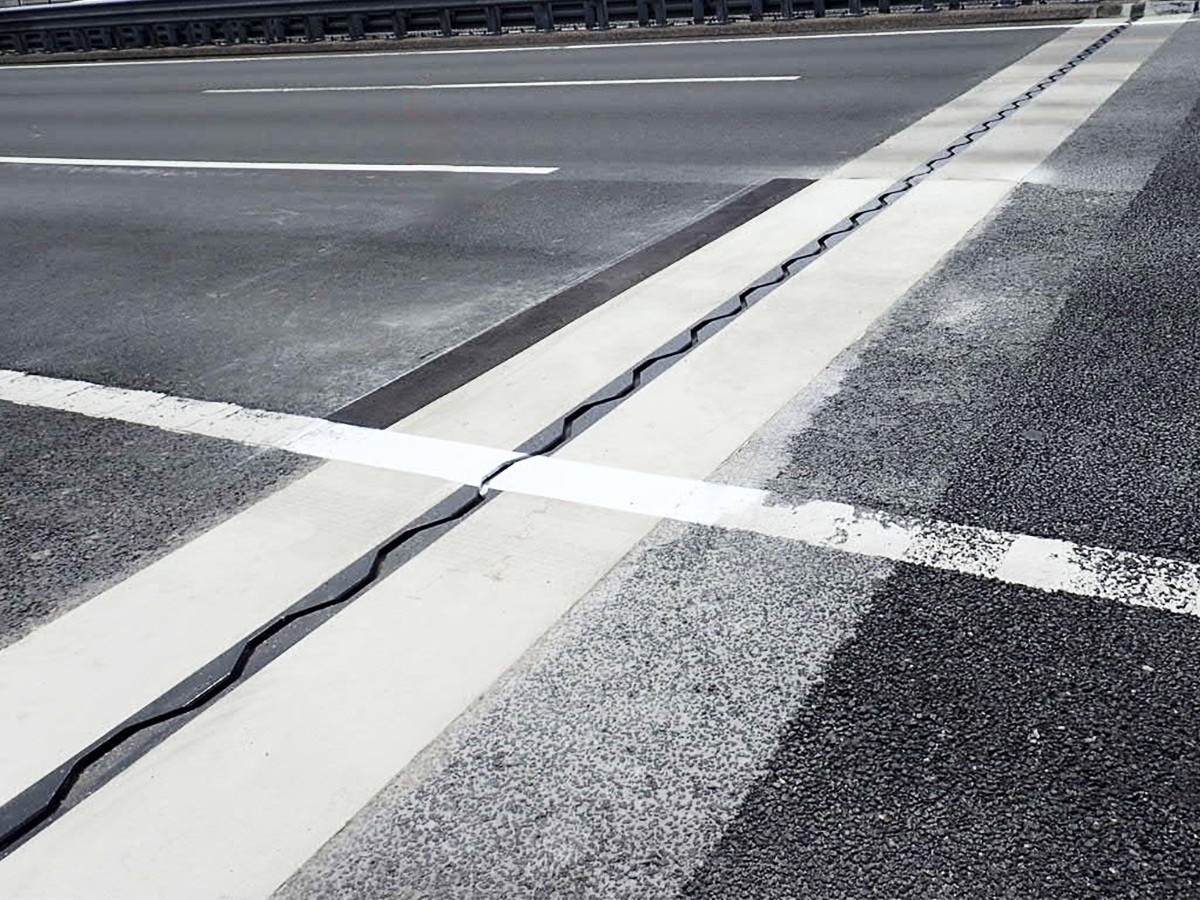 Uuxgrvyvfcnrtrmswib1