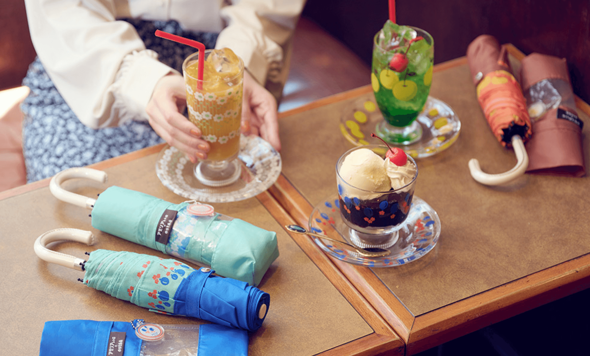 アデリアレトロ X エスタ折りたたみ傘