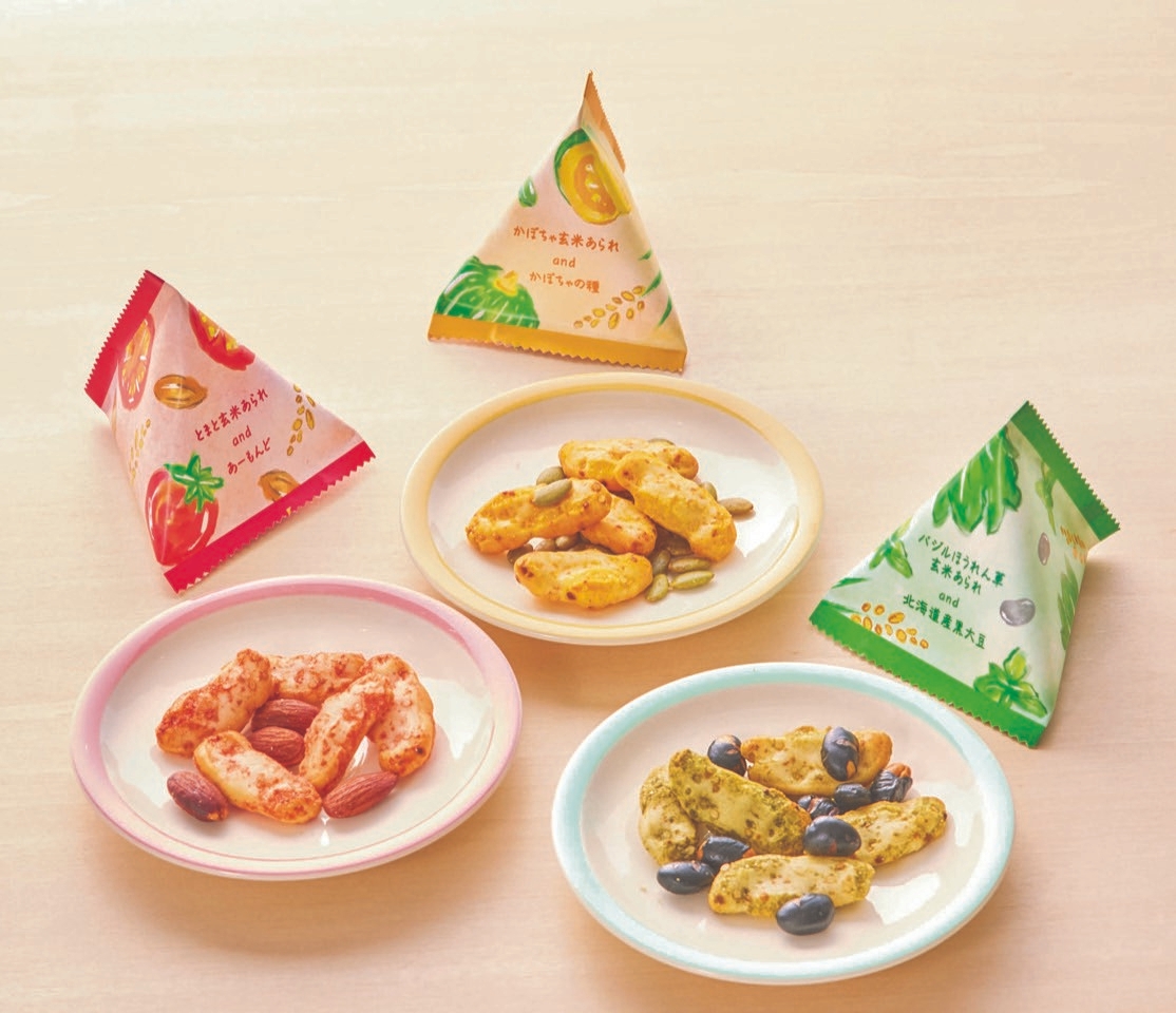 亀田製菓とファンケルが共同開発！ からだにやさしい素材、食べ飽きない味わいと彩りにこだわって作ったお米のお菓子 『ARARE MARCHÉ-あられマルシェ-』発売！ 3種の野菜玄米あられと素焼きナッツ&シードの組み合わせで、いろいろな味と食感を楽しめます！
