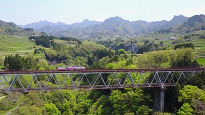 uZolV6FLubSEkzxUJLcy.jpg?w=940&h=940