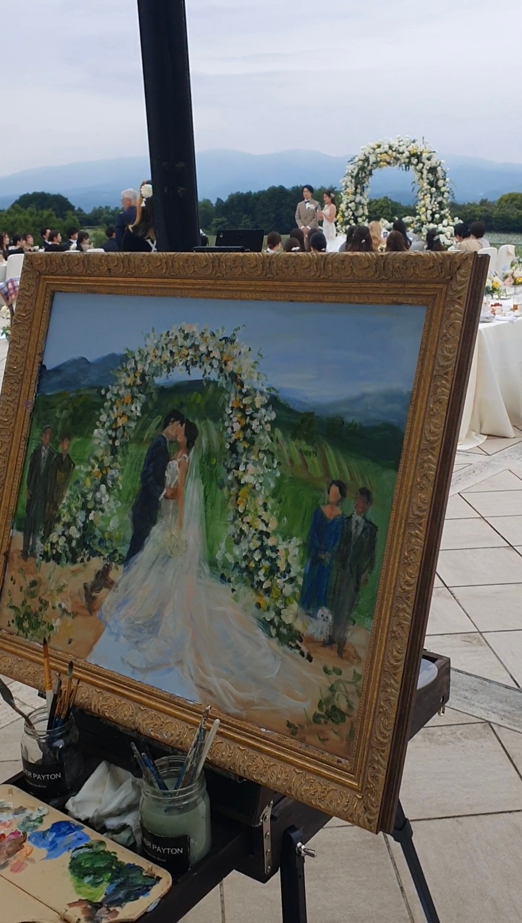 ユニークな余興としてアートでゲストをおもてなし