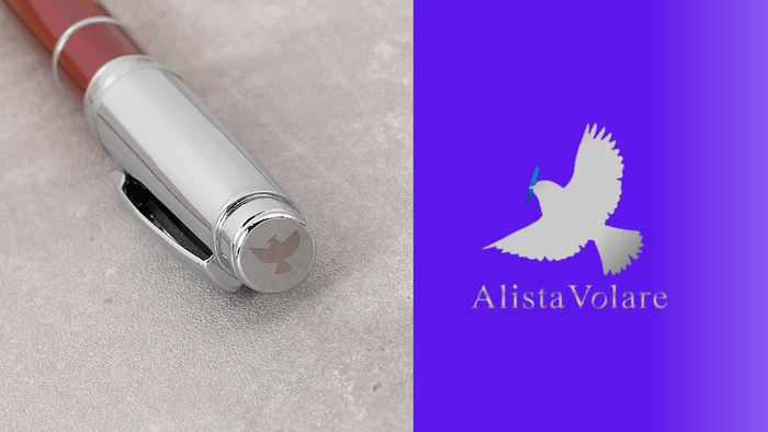 天冠にはブランドロゴを配置