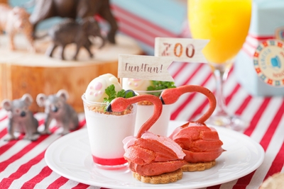 FUNFUNパフェ / 紅色フラミンゴの苺シュー イメージ画像