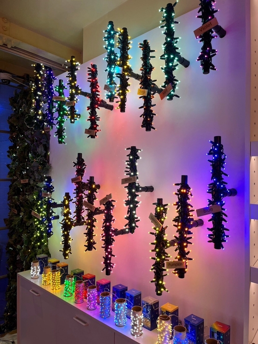 イルミネーションのサンプルは全種類を実物展示