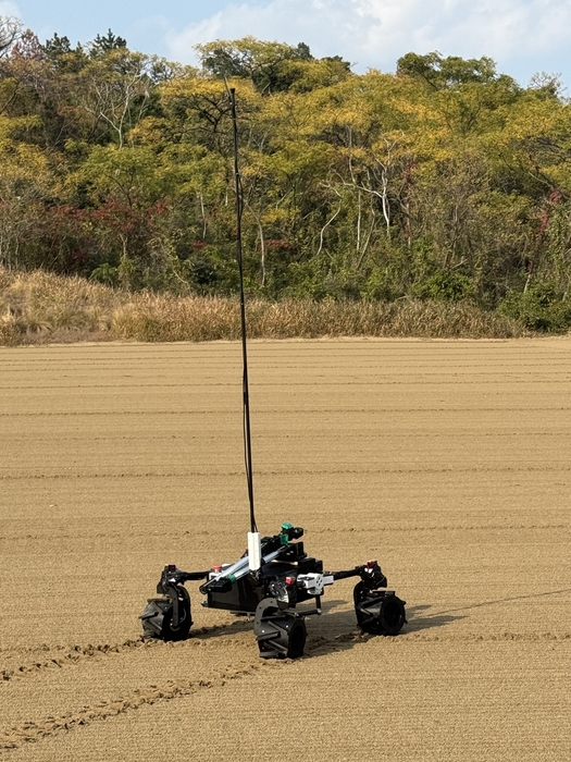 初号機走行試験(鳥取砂丘月面実証フィールド『ルナテラス』にて)