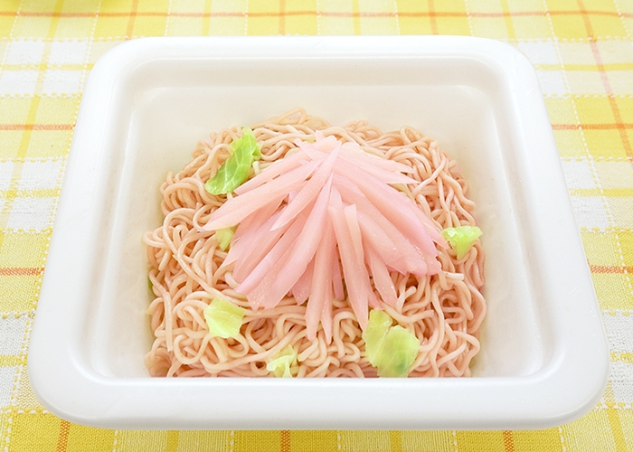 『岩下の新生姜味 塩焼そば』に岩下の新生姜をたっぷりトッピング(追い新生姜)