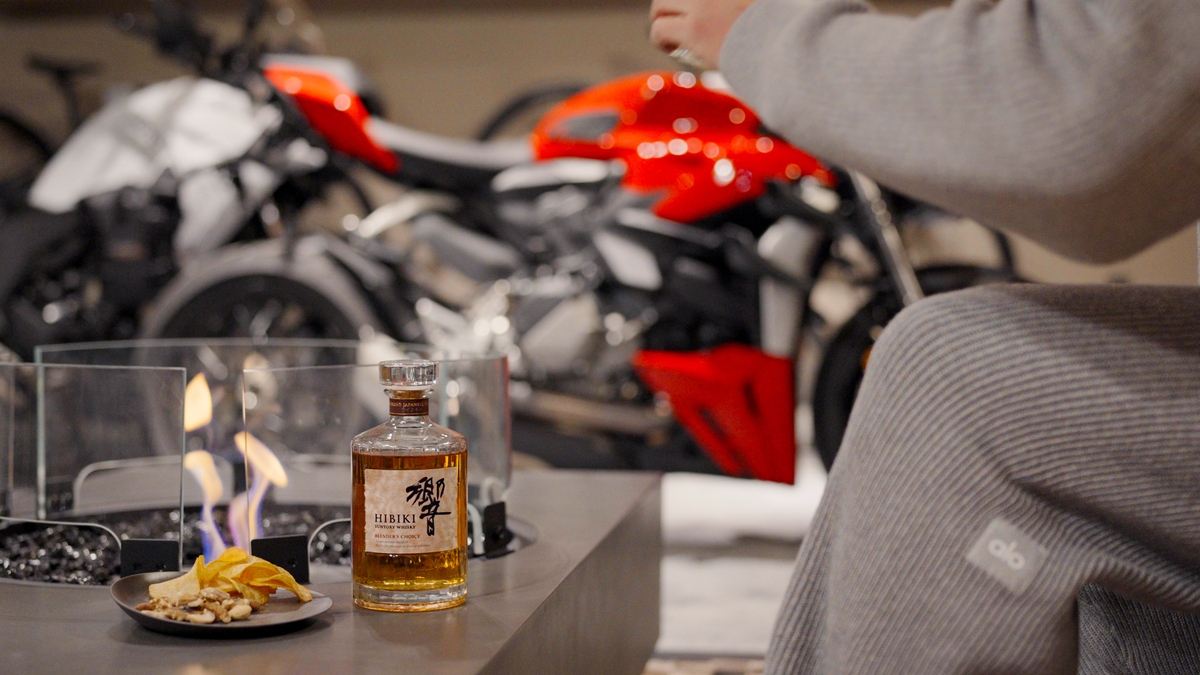 お酒をたのしみながら愛車を