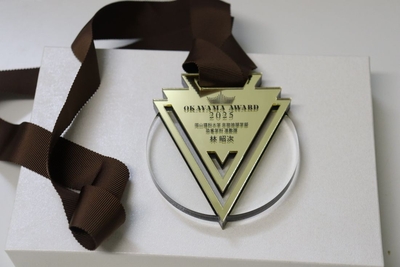 「オカヤマアワード2025」のメダル