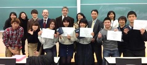 総合社会学部　英語プレゼンテーションコンテスト開催　「銃社会」「保育園待機児童問題」などについて英語でプレゼン