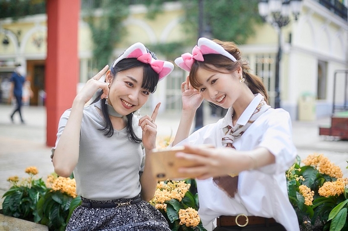 お揃いのカチューシャで思い出のショット