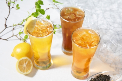 『ジャスミンレモンサワー』、『鉄観音ハイ』、『ジャスミンハイ』の 3種（各550円）