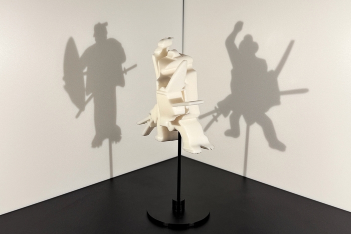 「歌舞伎」見る方向を変えると日本伝統の歌舞伎の2つのポーズが現れる