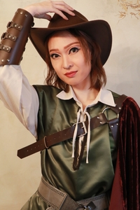 ドイル・フォリエ役　碧乃 睲（あおの せい）