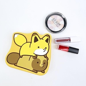 タヌキとキツネのポーチ特集