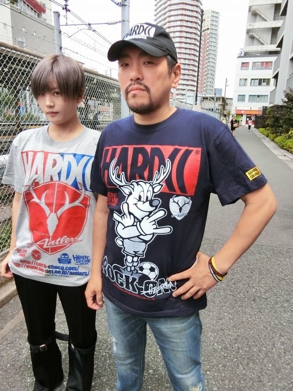 鹿島アントラーズ×ハードコアチョコレートの コラボレーションTシャツ
