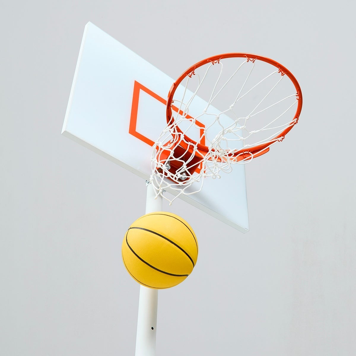 家族の絆を深める「賢いご褒美」で始める、バスケットゴールのある暮らし。