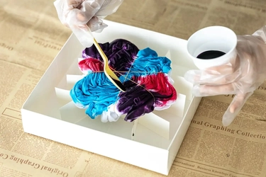 初めてのタイダイ染めも安心！ご自宅で手軽に楽しめる 「タイダイホームキット(ライト)」を2025年8月に新発売