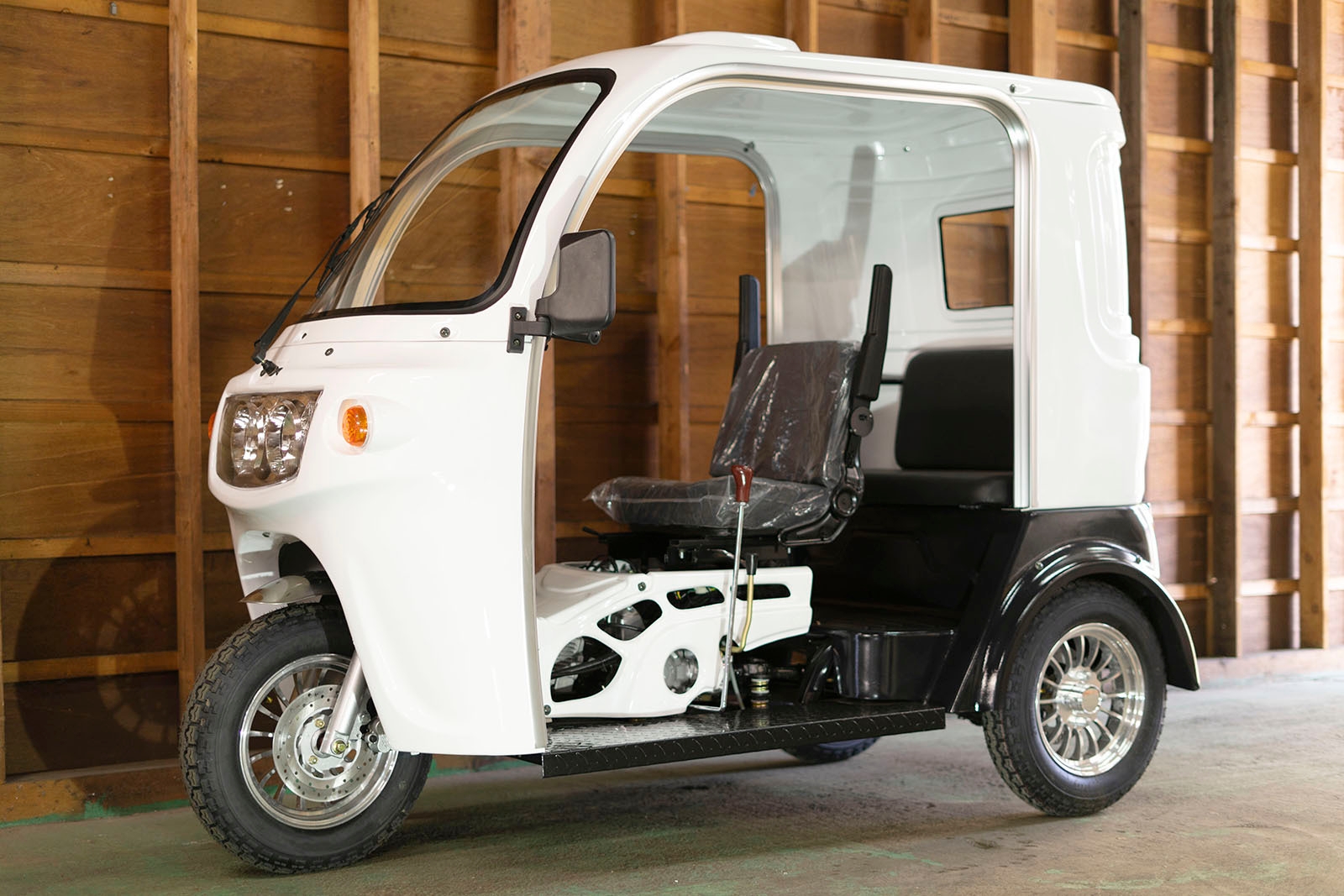 バイクとクルマのいいとこどり”トライク「APtrikes125」が 耐久性を