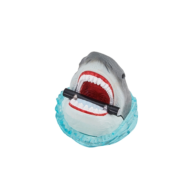 JAWS2 電気ケーブルを咥えた傷だらけのJAWS