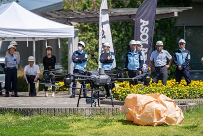 物資輸送デモ：FlyCart30による輸送物資の配送の様子