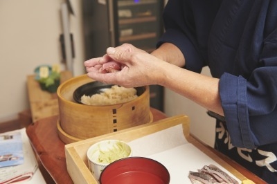 レストラン名物!目の前で大将が握ってくれる厳選にぎり