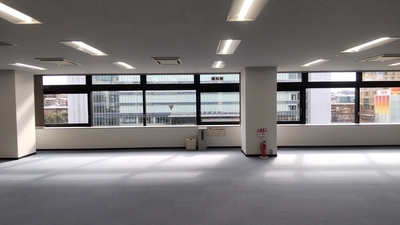 ビル室内（JR「新横浜駅」方向）