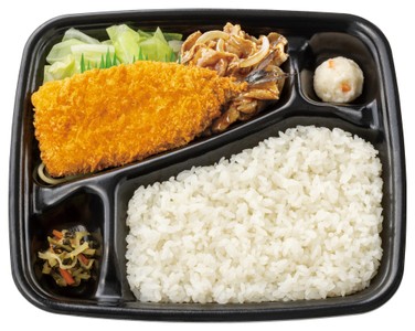 国産さんま使用 さんまフライ＆しょうが焼き弁当 732円(税込790円)