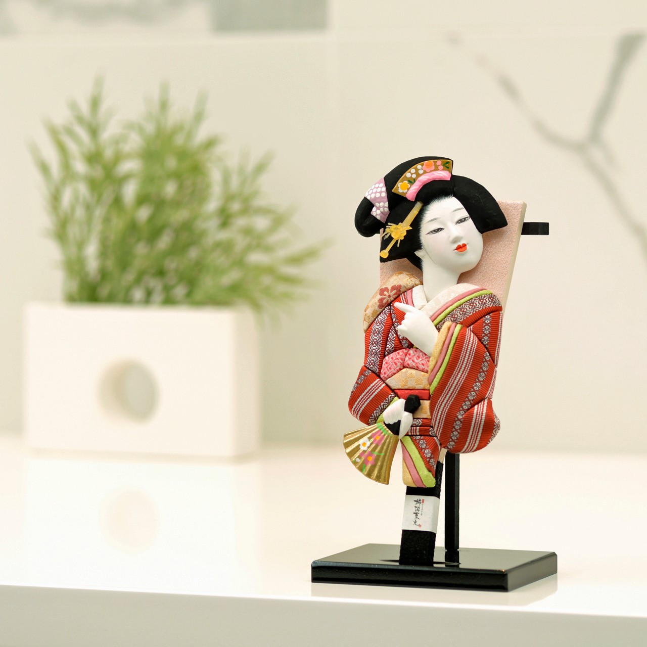 ハンドメイド作品/東京木目込み人形の高級特大羽子板 絹100％の博多織と江戸木目込人形がコラボレーションした羽子板 『江戸