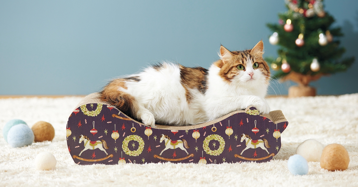ごろん猫の爪とぎ ナチュラル 落ち葉とクリスマス