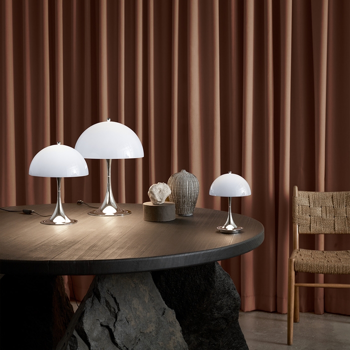 ルイスポールセン|《パンテラファミリー》 オパール・グレー|左から《パンテラミニテーブル》、《パンテラテーブル320》、《パンテラポータブルv2》