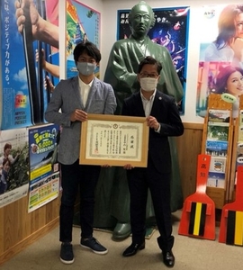 vZwT4i5FvXJVnNt4qLgU.jpg?w=940&h=940