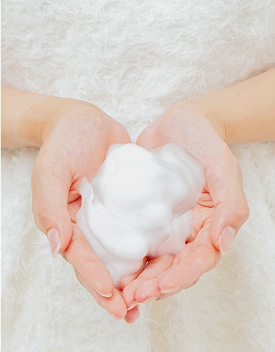 ワンプッシュでやさしく洗えるふわふわ泡