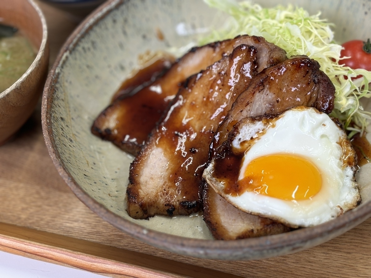 チャーシューエッグ定食