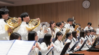 vfYsZojXUyzqWe5sUOnL.jpg?w=940&h=940