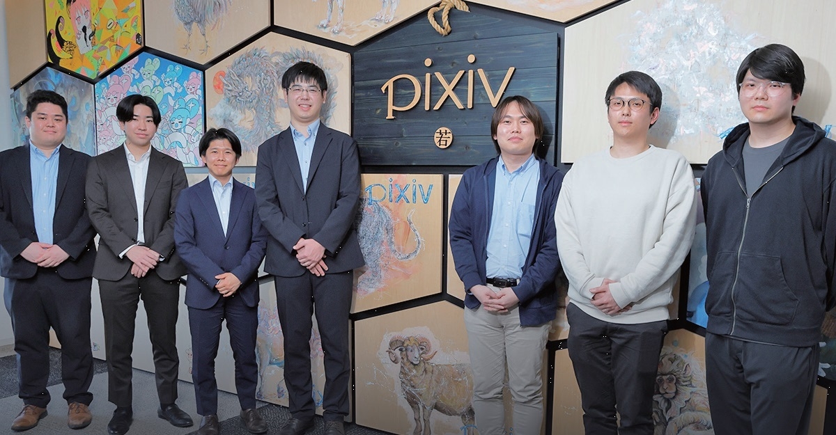 写真右側よりピクシブ株式会社 桑名氏、小林氏、山根氏