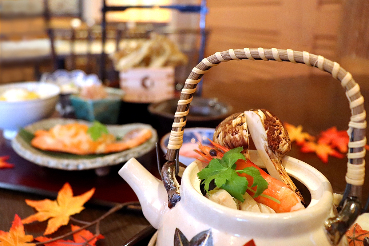 駅チカの穴場スポットで秋の味覚を堪能!絶品松茸土瓶蒸し御膳をリーズナブルな価格で販売