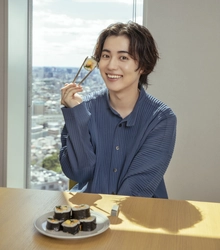 Qoo10 Presents「ドラマ観ながら、なに食べよ？」　 ゆうたろうも満足！「美味しそうな香りがぷんぷん♪」　 一口食べるごとに幸運の扉が開く！？キンパ