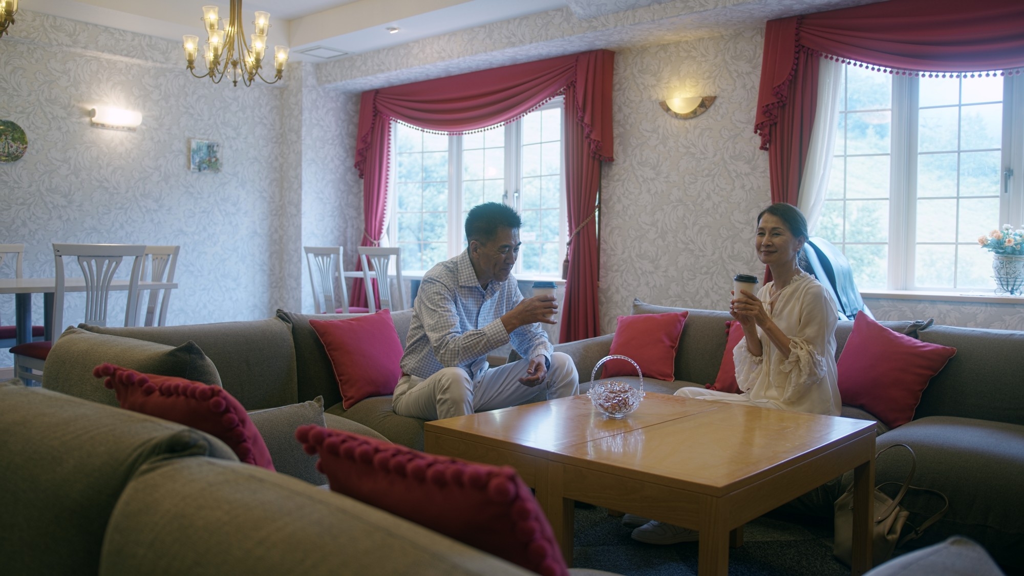 フリードリンク付き専用ラウンジ