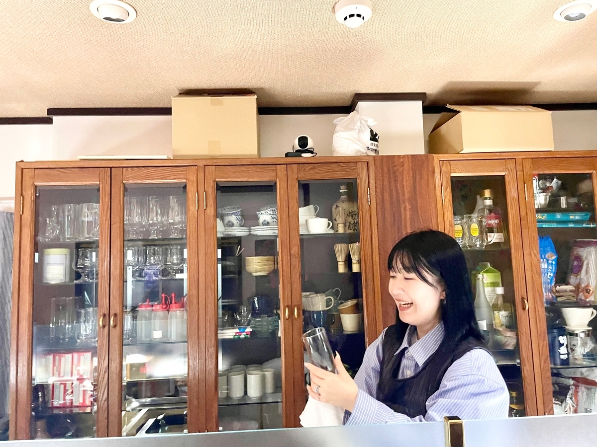 【浅草・雷門】昼は行列かき氷店。夜にインバウンドバー「SAKURA BAR」がオープン