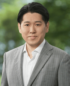 vruW8sWyLe90T9UdM8QV.png?w=940&h=940