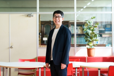 藤田知則 氏（麗澤瑞浪中学・高等学校 校長） 2020年4月より校長に就任。土曜日に実施する探究活動講座「Discovery Saturday」をはじめとする探究・キャリア教育を推進し、東海地区で初めて「5 Round System」の英語メソッドを導入するなど、英語・国際理解教育の充実にも取り組む。確かな学力の定着、道徳教育の充実と合わせ、4つの柱を基に学校教育改革を推進している。