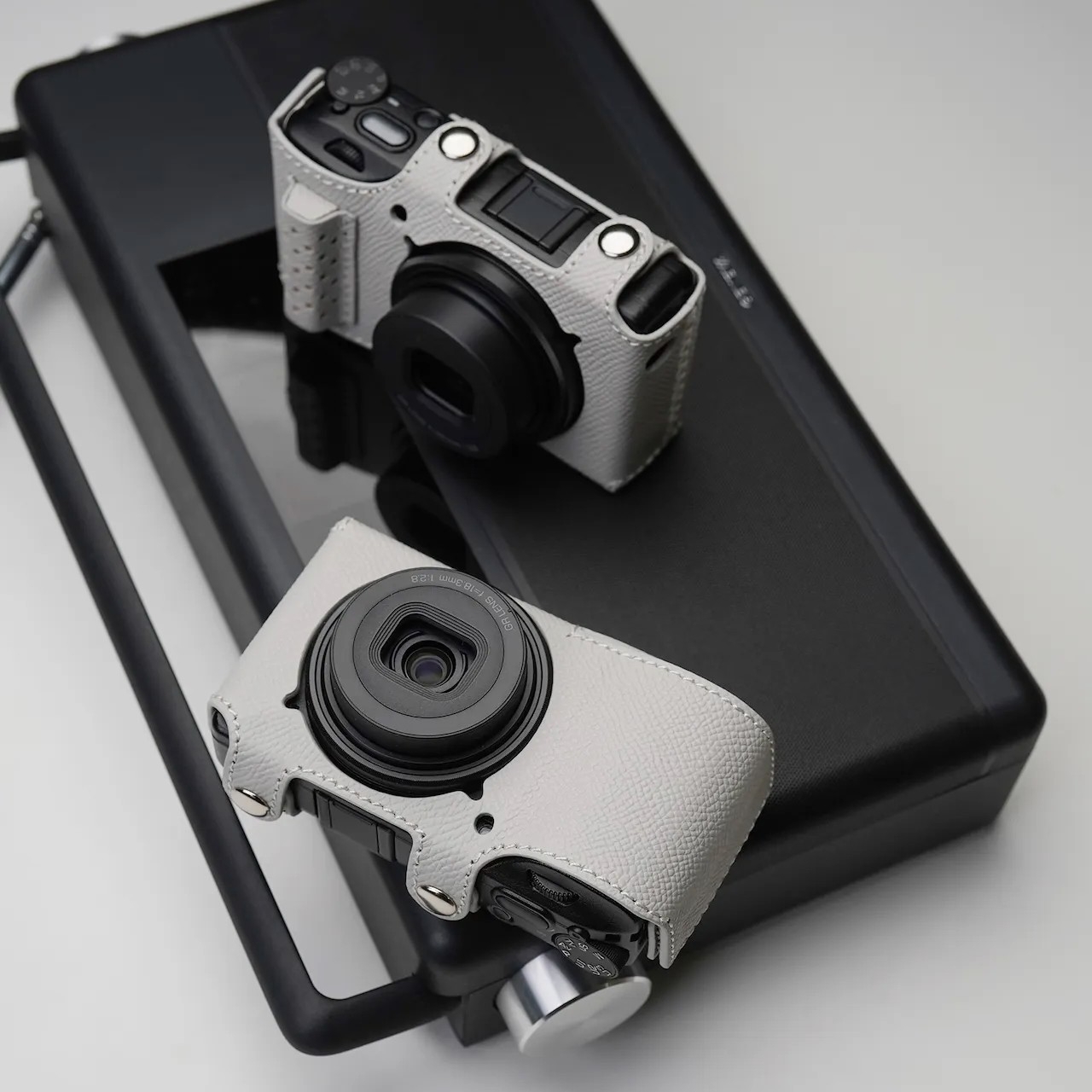 MR.STONE、RICOH GR III / GR IV 専用 本革ボディケースを発売