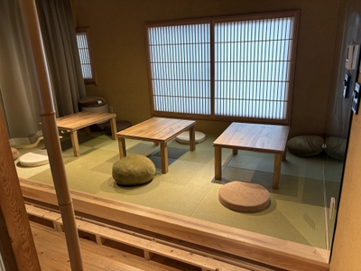 店舗内の畳スペース