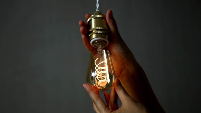 見た目は今までのエジソンLEDと同じ