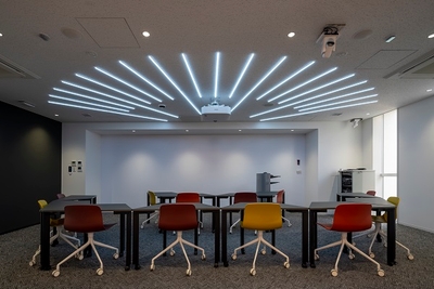 w5XgookM17BbHrqfalFN.jpg?w=940&h=940