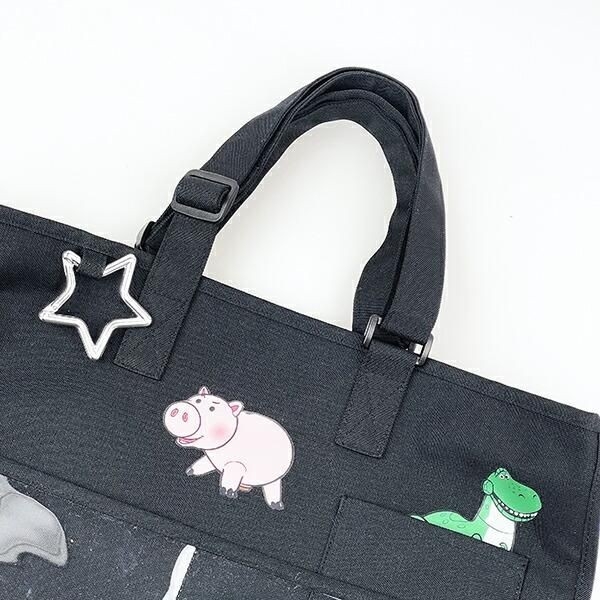 アコモデ×トイストーリーのマルチポケットトートバッグ