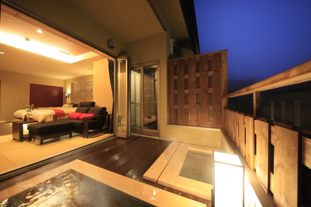 露天風呂付のお部屋でのんびり(天翠茶寮)