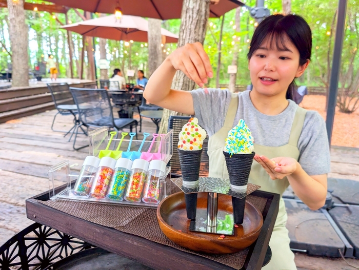 宝石のようなカラーシュガーのトッピングが無料